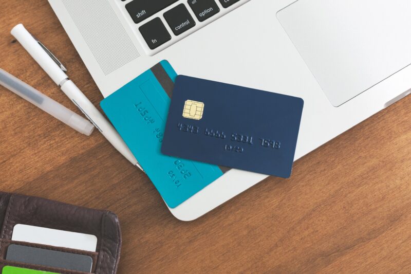 個人事業主のクレジットカードは使い分けするべき？使い分けのメリットとデメリットは何？