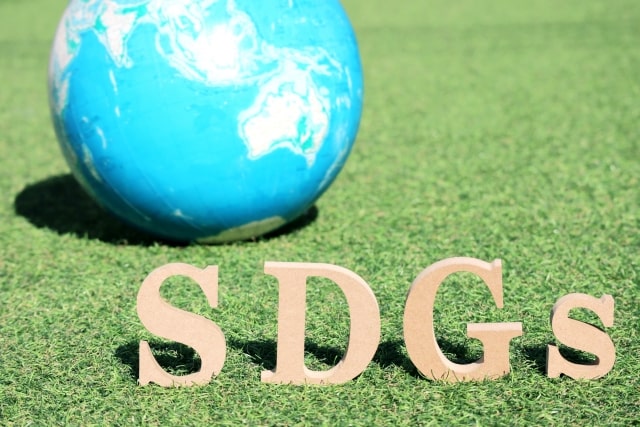 SDGs 目標 8「働きがいも経済成⻑も」その内容やこれからの働き方とは?